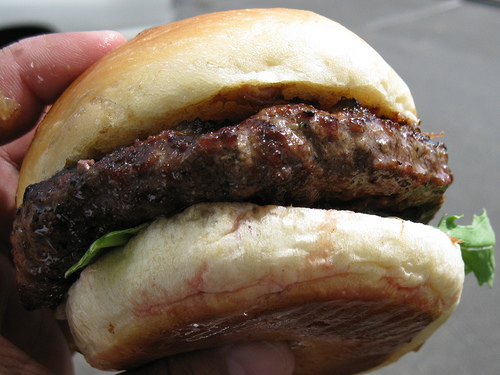 © arnold l inuyaki Burger