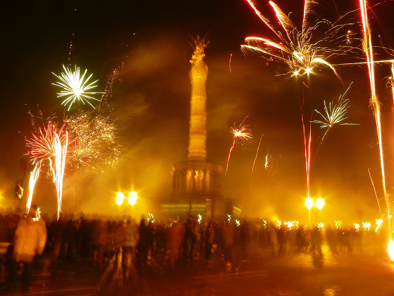 © young shanahan Feuerwerk Berlin