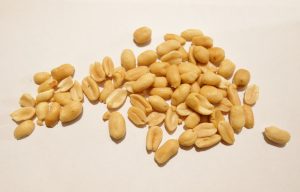 30 g gesalzene Erdnüsse