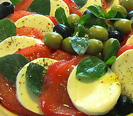 © www.justgrobio.com Salat mit Oliven